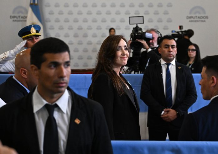 El frío saludo entre Javier Milei y Victoria Villarruel en el Congreso que omitió la transmisión oficial