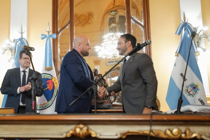 El gobernador de Corrientes echó a su ministro de Economía por un conflicto con los gremios docentes