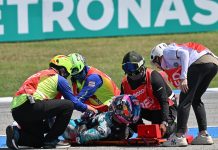 Escalofriante accidente en una carrera de motociclismo: sufrió una caída en la pista y un rival lo pasó por encima