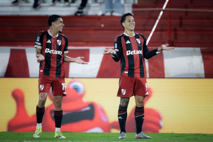 Gran jugada colectiva, error del arquero de Huracán y cabezazo de Driussi: así fue el primer gol de la era Coudet en River Plate