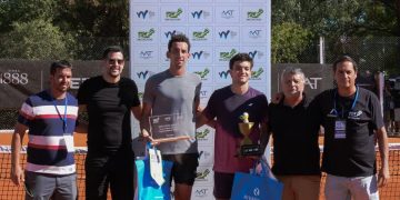 Juan Estévez celebró el título en el M15 de La Plata