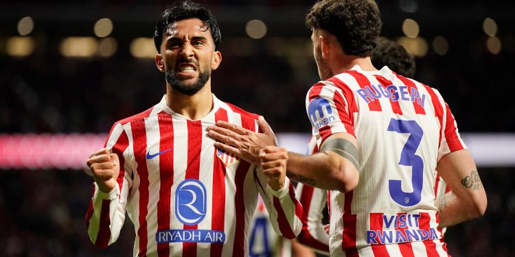 Jugada fantástica y cabezazo potente: los dos goles de Nico González en el sufrido triunfo del Atlético Madrid ante Real Sociedad