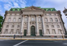 La Justicia volvió a frenar la transformación del Banco Nación en sociedad anónima y prorrogó la cautelar contra el decreto del Gobierno
