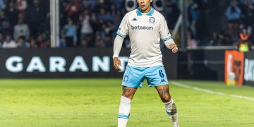 La patada de Marcos Rojo a un compañero en la victoria de Racing sobre Belgrano por el Torneo Apertura