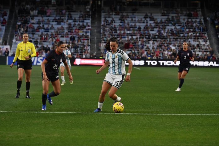 La selección argentina femenina cayó 2-0 ante Estados Unidos en su debut en la SheBelieves Cup