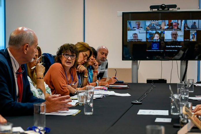 Los sindicatos docentes rechazaron una oferta salarial del Gobierno y amenazan con nuevas medidas de fuerza