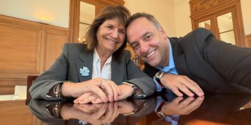 Manuel Adorni se muestra activo tras su reaparición: recibió a Bullrich y Mahiques y espera por Santilli y Pettovello