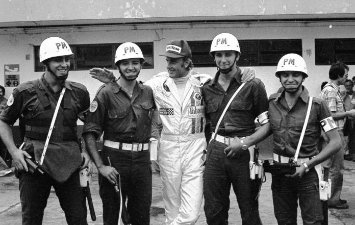 Pilotos y podios de F1 custodiados por soldados, amenaza de bomba en un GP y corredores detenidos: el automovilismo durante la dictadura