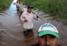 El sur tucumano bajo el agua: imágenes impactantes revelan la desesperación tras el temporal