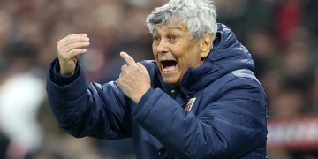 Tras quedar eliminado del Repechaje al Mundial 2026, el entrenador de Rumania fue internado de urgencia por una “arritmia cardíaca grave”