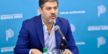 Carlos Bianco: “Que el Gobierno pague los subsidios al transporte o fije un precio del combustible que puedan afrontar las empresas”