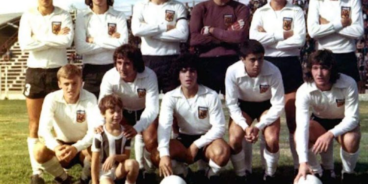 Del error en su apellido a la casaca de los 28 mil dólares: las perlas detrás del debate sobre el primer gol de Maradona en la Selección