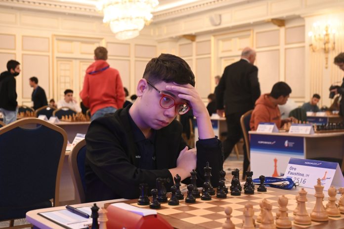 El argentino Faustino Oro, de 12 años, comenzó con un triunfo su paso por el Abierto de ajedrez de Menorca