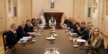 El Gabinete se reúne con intención de retomar la gestión en medio de semanas turbulentas