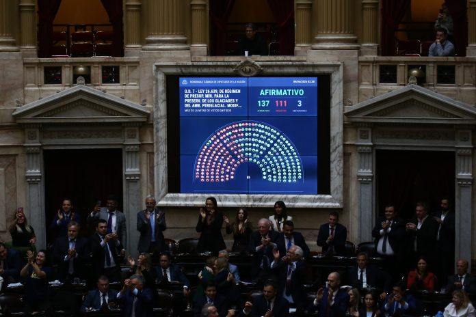 El gobernador de Neuquén justificó la abstención en la votación de la Ley de Glaciares: “Había que hacer un estudio más profundo”