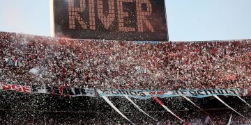 El termómetro del Monumental: del recibimiento histórico a los silbidos y el enojo con el árbitro tras la caída de River contra Boca