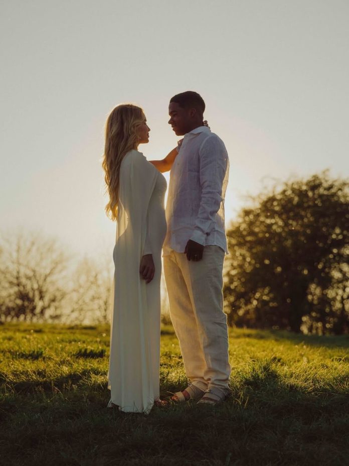 La estrella del fútbol que se casó a los 18 y un año después espera por su primer hijo: el tierno posteo en las redes sociales