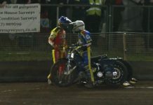 Le recriminó a su rival que lo encerró y se agarraron a golpes: la insólita pelea en una carrera de motos que dio la vuelta al mundo