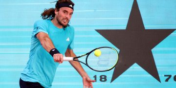 Polémica en Madrid: el pelotazo de Stefanos Tsitsipas que noqueó al compañero de Guido Andreozzi en un partido de dobles