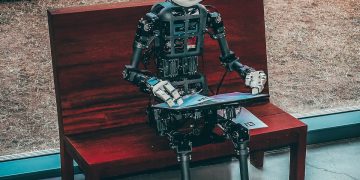 Cuando la tecnología corre y la ética camina… lento, muy lento; O de porque Peter Thiel es un peligro
