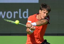 Camilo Ugo Carabelli bajó a un ex Top 10 con una gran actuación y avanzó a cuartos de final en Hamburgo