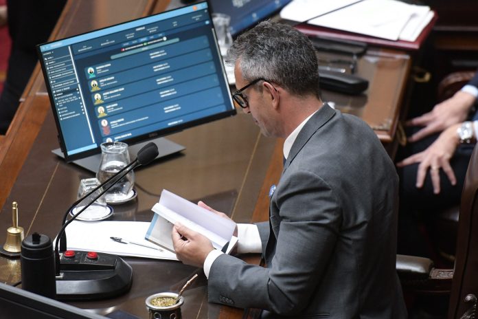 Caso Adorni: el oficialismo logró un respiro en Diputados, pero Bullrich reavivó el clima tenso desde el Senado
