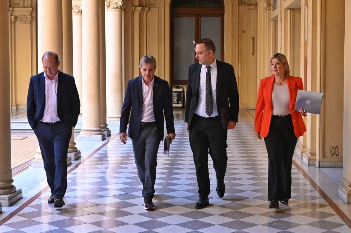 Círculo rojo: Milei entrampado entre el “riesgo Adorni”, la economía y las expectativas del establishment