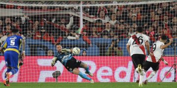 Del codazo de Ávila al golpe de Ledesma: los dos penales a favor de River Plate ante Rosario Central