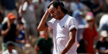 Doloroso traspié argentino en Roland Garros: Francisco Cerúndolo batalló contra sus controversias y cayó ante el 85° del mundo