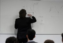 Javier Milei dio una clase de economía en una universidad privada