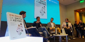 Kicillof presentó su libro “De Smith a Keynes” con críticas al Gobierno: “El riesgo que hay en la Argentina no es el kuka, es Milei”
