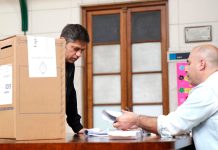 Kicillof respalda un pedido clave de la Junta Electoral y prepara el terreno para desdoblar en 2027