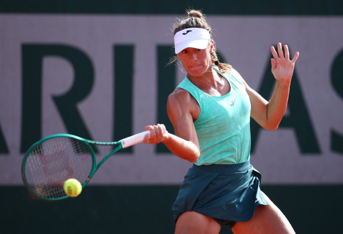 La argentina Solana Sierra se quebró en vivo tras su dura derrota por doble 0-6 en Roland Garros: “Duele y va a doler”