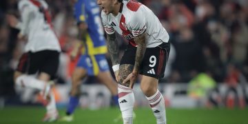 La dura entrada de Franco Ibarra que lesionó a Sebastián Driussi a los 7 minutos de River Plate-Rosario Central
