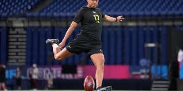 La historia de Kansei Matsuzawa: el pateador que aprendió con YouTube y se convirtió en el primer japonés de la NFL