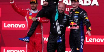 La particular reacción de Hamilton y Verstappen con Kimi Antonelli tras su triunfo en Canadá que causó furor en la Fórmula 1