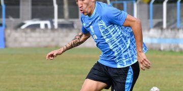 Ricky Centurión apareció en una transmisión en vivo desde la concentración de su equipo: cigarrillo y una confesión sobre Riquelme