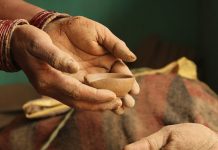 Desaprender, no arreglarse: por qué el amor no es un premio que se gana