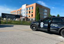 20 patrulleros y 15 motos policiales: las impactantes imágenes de la burbuja blindada de la Selección en Kansas City