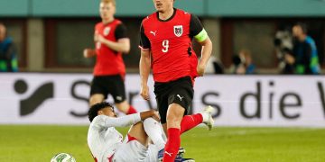 Austria, rival de Argentina en el Mundial, le ganó a Túnez pese a jugar con diez hombres: la increíble chance que falló