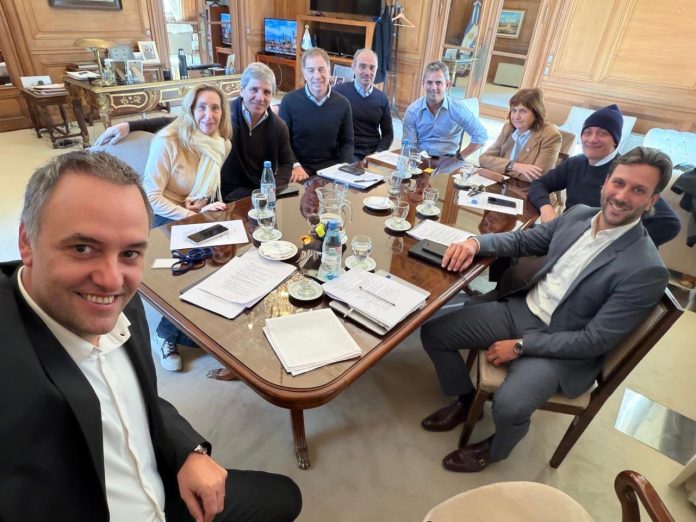 Crece la tensión en el Gobierno ante versiones sobre la continuidad de Adorni y se activa un operativo de contención en el Senado