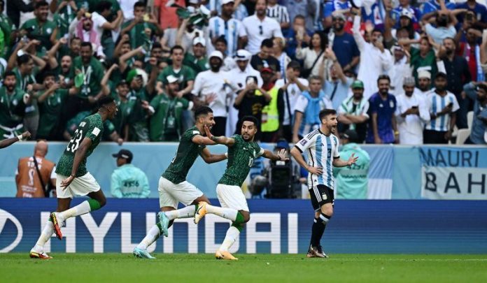 De las derrotas como campeón defensor al jugador que llamaron a último momento y fue titular: los debuts de Argentina en Mundiales