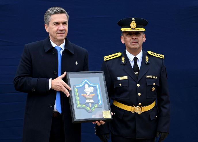 El gobernador de Chaco anunció un aumento salarial para la Policía