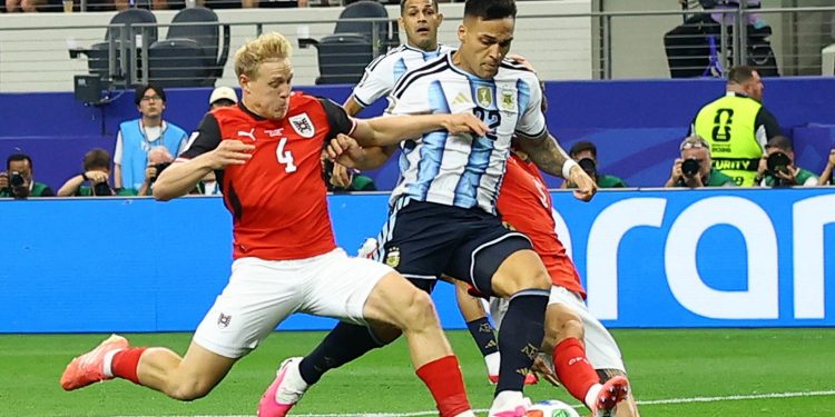 El penal que erró Lionel Messi a los 8 minutos de Argentina-Austria: por qué estuvo bien cobrada la infracción sobre Lautaro Martínez