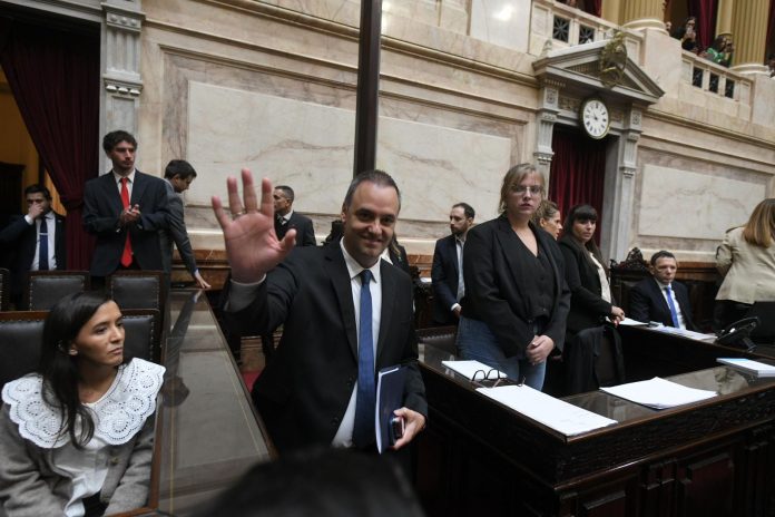 El PJ cree que la situación de Adorni desgasta al Gobierno pero no es capitalizada por la oposición