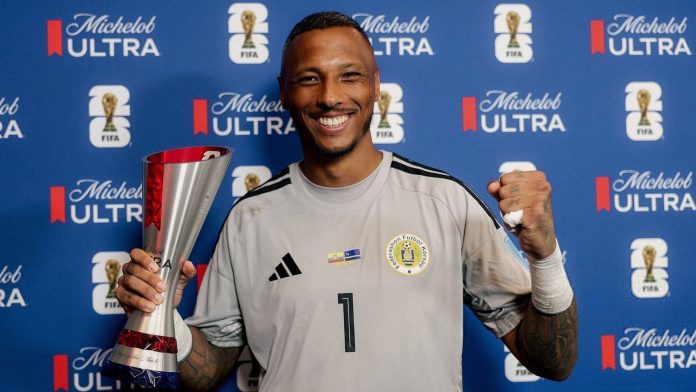 El show de 15 atajadas del arquero de Curazao en el inolvidable empate contra Ecuador que lo metió en la historia de los Mundiales