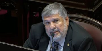 En el peronismo advirtieron por una maniobra del oficialismo para blindar a Manuel Adorni en el Senado
