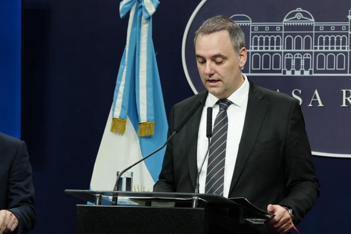 En la antesala de una posible interpelación, Manuel Adorni reunirá a los senadores de LLA en Casa Rosada