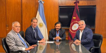 En plena ofensiva opositora contra Adorni y con las PASO en agenda, Santilli y “Toto” Caputo recibirán a Jalil, Sáenz y Jaldo