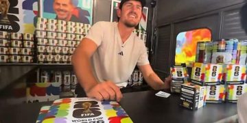 Harry Maguire sorprendió vendiendo figuritas en Nueva York tras quedar afuera de la lista de Inglaterra para el Mundial